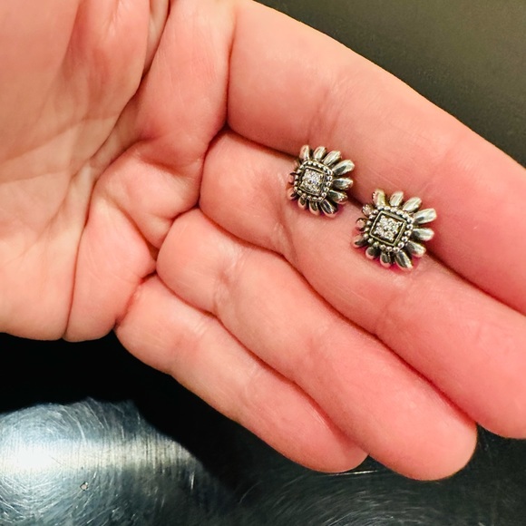 Authentic Luxury Minimalist LAGOS Sterling Silver and diamond Earrings - Picture 11 of 17